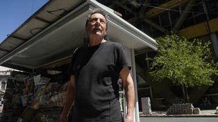 Daniel pasó las últimas cuatro décadas de su vida vendiendo diarios y ganándose el corazón de los vecinos.