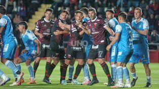 Una pesadilla sin fin: a Colón ya le hicieron nueve goles de cabeza en esta temporada