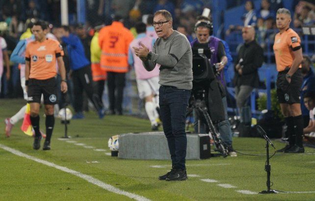 Holan probó el equipo este miércoles por la mañana en el Gigante pensando en el choque ante San Lorenzo.