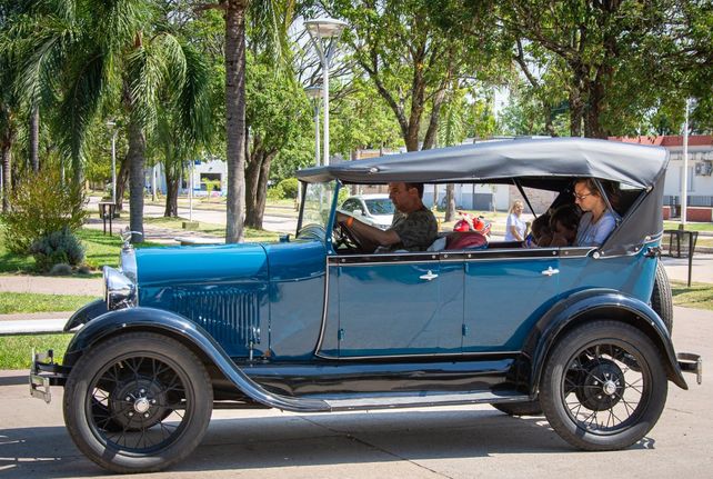 En la provincia de Santa Fe hay verdaderas joyas de la historia del automovilismo puestas en valor a través del trabajo de los coleccionistas. Ahora una ley otorgará las matrículas para circular.&nbsp;