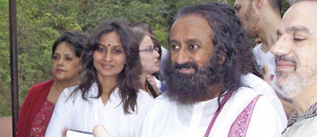 Sri Sri Ravi Shankar debió esperar tres horas en el aeropuerto Carlos Eduardo Krause