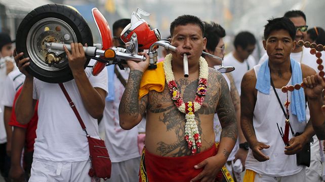 Las postales del extraño festival vegetariano tailandés