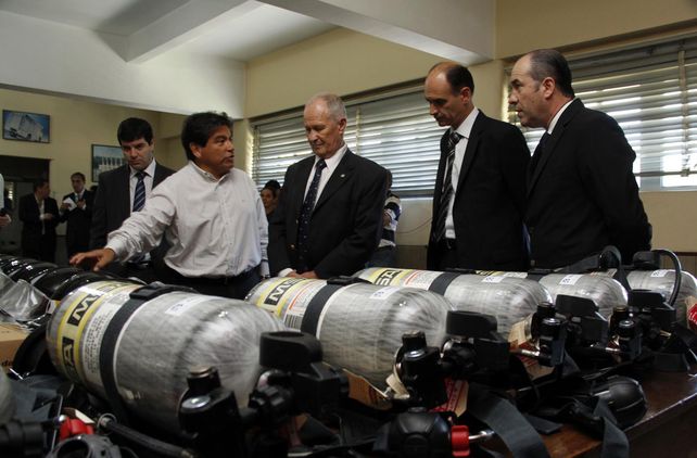 La provincia entregó equipamiento para bomberos zapadores de la Unidad Regional I