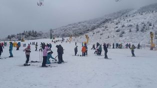 La nieve trajo alivio a comerciantes y alegría a los turistas en Bariloche