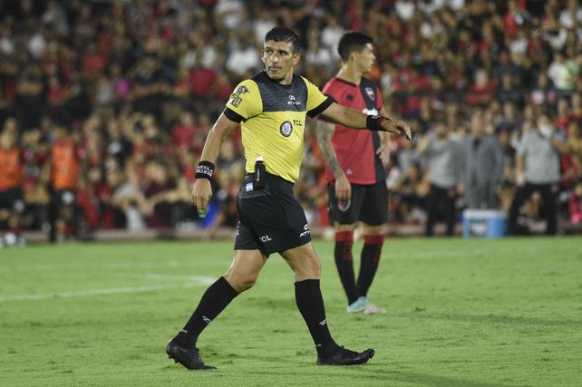 Merlos irrita al hincha leproso por su exceso de protagonismo.