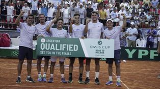 El equipo argentino de la Davis obtuvo el pasaporte a la fase de grupos de las Finales al vencer a Kazajistán en el Jockey Club de Rosario.