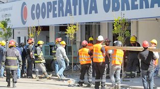 Tres muertos y cinco desaparecidos por derrumbe de un súper neuquino
