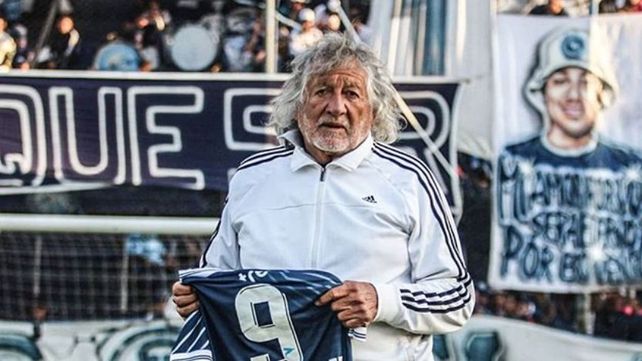 Murió el Trinche Carlovich, el ídolo charrúa que fue golpeado en forma salvaje en un intento de robo