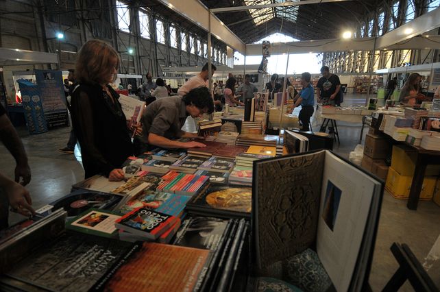 Con una gran Barata continúa la Feria del Libro en la Estación Belgrano Con una gran Barata continúa la Feria del Libro en la Estación Belgrano