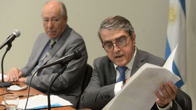 El senador provincial Armando Traferri aseguró que tiene un solo celular y que guarda todos los mensajes.&nbsp;