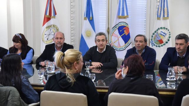 El gobernador Perotti y el intendente Javkin se reunieron con los familiares de las víctimas por la inseguridad en Rosario. 