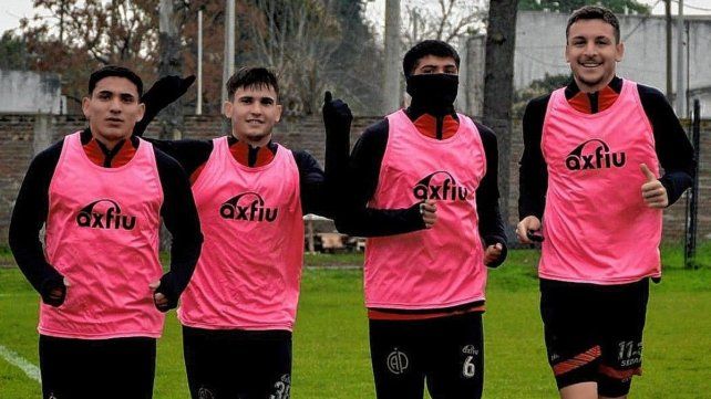 El plantel de Patronato comenzó a diagramar el juego ante Almagro.&nbsp;