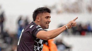 El Tanque Luis Silba, delantero de Gimnasia de Mendoza, está en el radar de Colón.
