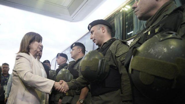 Bullrich recibió este lunes por la tarde en Rosario a efectivos de la Policía Federal