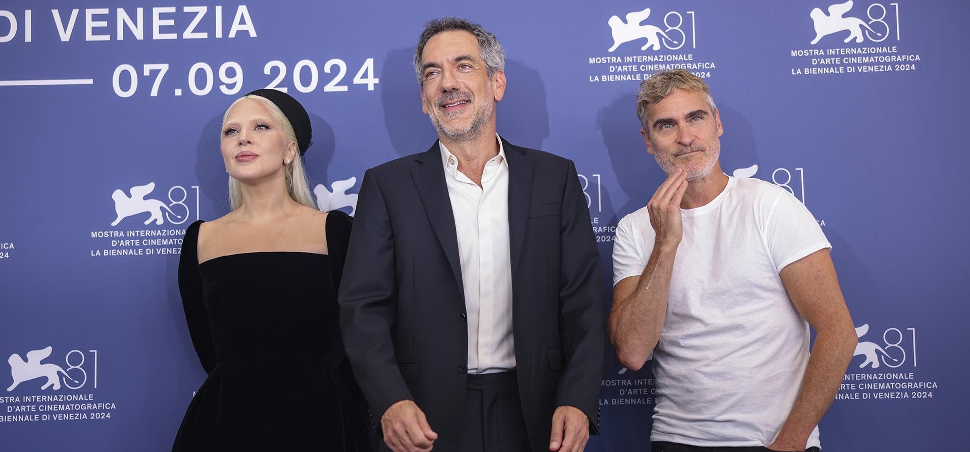 Lady Gaga, el director Todd Phillips y Joaquin Phoenix posan para los medios en la sesión fotográfica de la película 'Joker: Folie A Deux' durante la 81ª edición del Festival de Cine de Venecia, en Venecia, Italia, el miércoles 4 de septiembre de 2024. (Foto de Vianney Le Caer/Invision/AP) Lady Gaga, el director Todd Phillips y Joaquin Phoenix posan para los medios en la sesión fotográfica de la película 'Joker: Folie A Deux' durante la 81ª edición del Festival de Cine de Venecia, en Venecia, Italia, el miércoles 4 de septiembre de 2024. (Foto de Vianney Le Caer/Invision/AP)