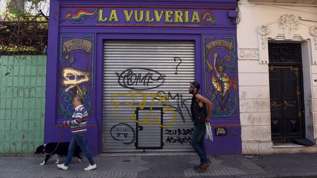 Agreden con pintadas cargadas de odio el frente del espacio lésbico La Vulvería