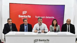 El ministro Cococcioni y otros funcionarios anunciaron la intervención de la Jefatura rosarina a raíz del fraude con combustibles.