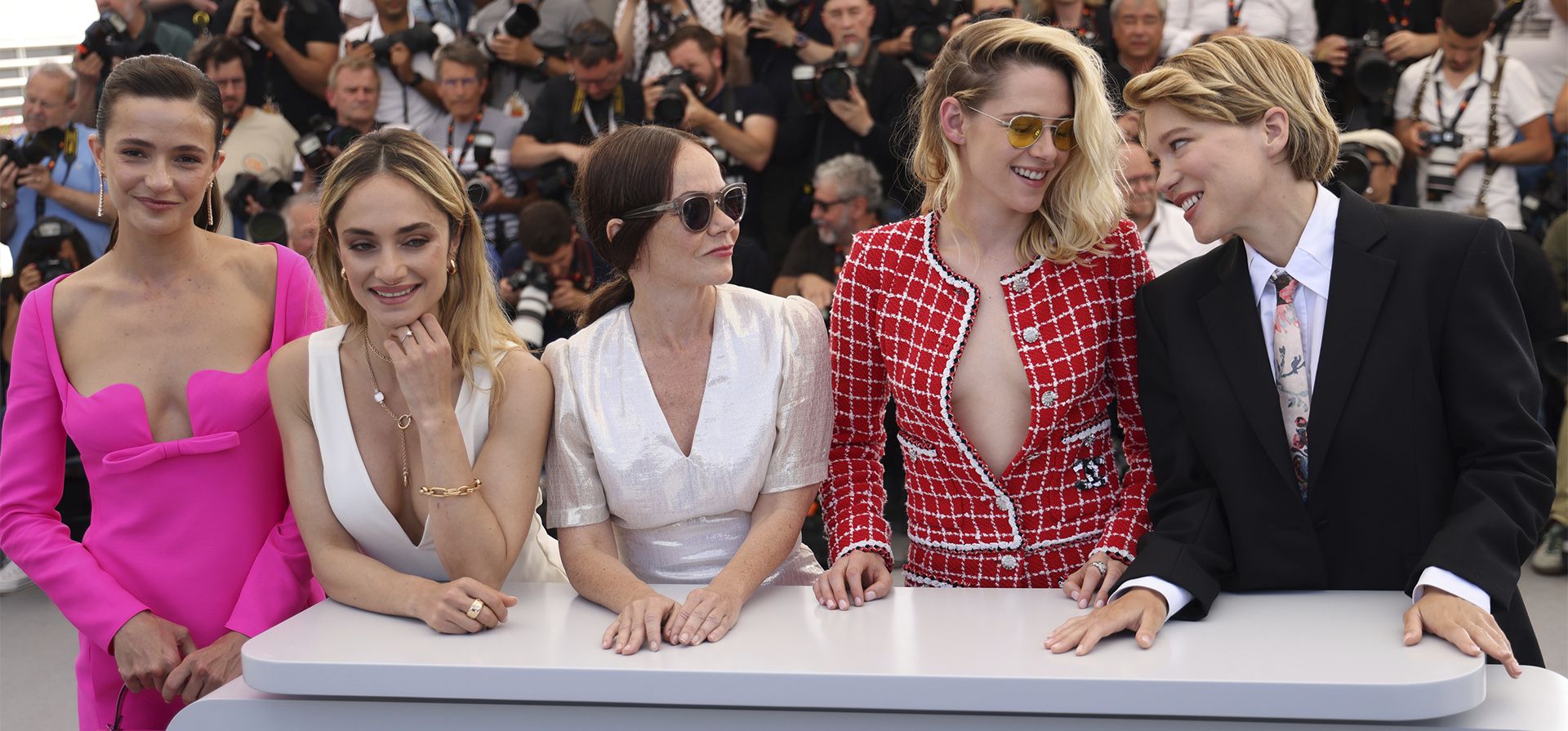 Lihi Kornowski, de izquierda a derecha, Denise Capezza, Nadia Litz, Lea Seydoux y Kristen Stewart posan para los fotógrafos en la sesión de fotos de la película