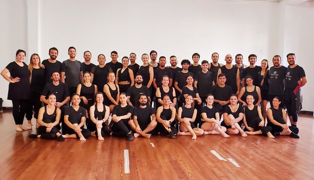&nbsp;Del elenco participan bailarines de distintas localidades.