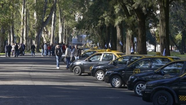 Postal repetida. Los taxistas se concentrarán hoy en la zona de Oroño y Cochabamba para repudiar a Uber por las calles del macrocentro.