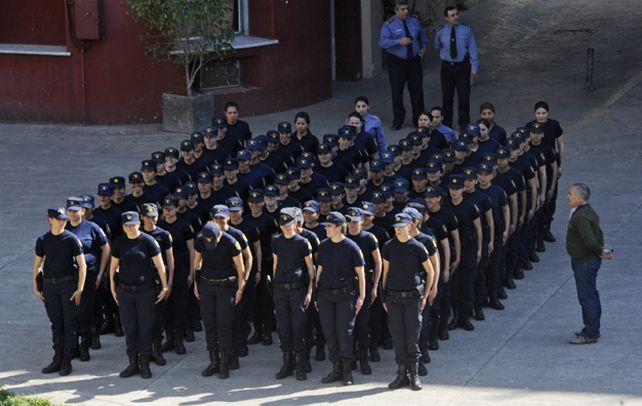 Los agentes policiales de la provincia comenzarán a ser vacunados contra el dengue este mismo miércoles. 