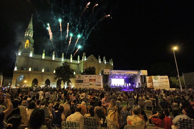 Miles de personas asistieron anoche al Festival de Guadalupe