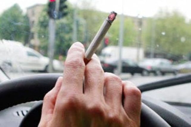 Juan María Traverso debatirá las sanciones para conductores que manejen fumando