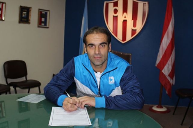 Unión selló la contratación de Daniel Islas