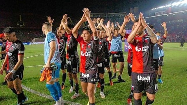 Colón se estrena como local en el Brigadier López ante Central Córdoba.