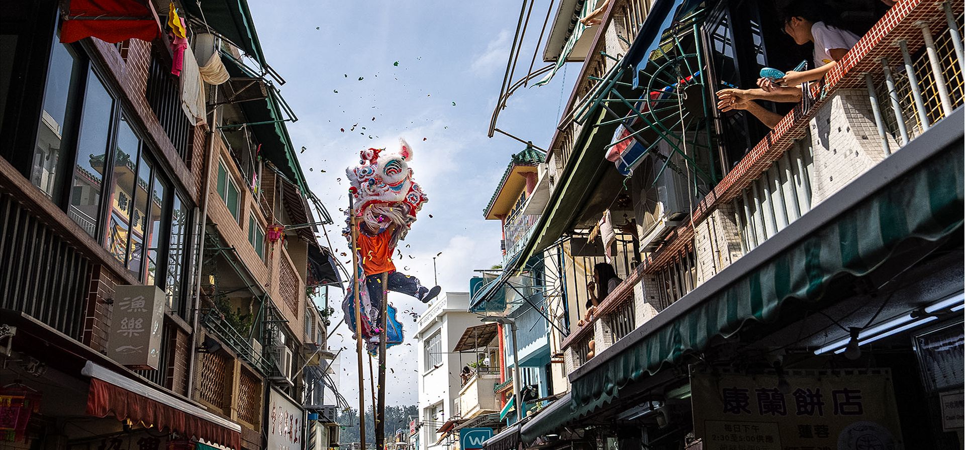 Un participante realiza una danza del león en el desfile Piu Sik del Festival Bun en la isla de Cheung Chau, Hong Kong, el domingo 24 de mayo de 2026. (Foto AP/Chan Long Hei) Un participante realiza una danza del león en el desfile Piu Sik del Festival Bun en la isla de Cheung Chau, Hong Kong, el domingo 24 de mayo de 2026. (Foto AP/Chan Long Hei)
