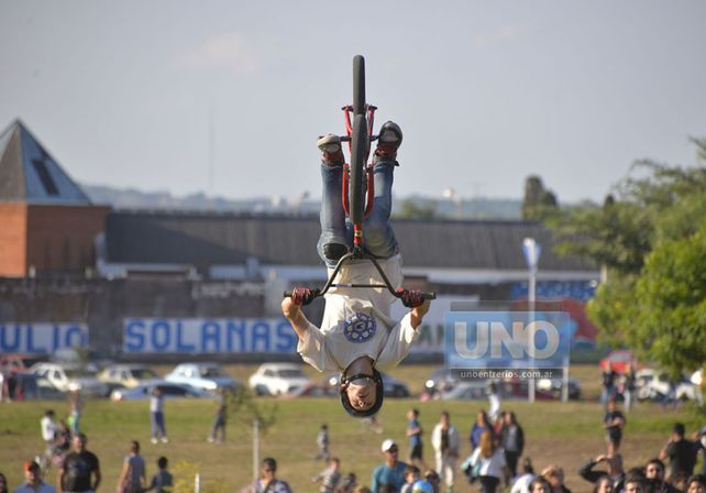 Vuelven a volar en el exhipópdromo