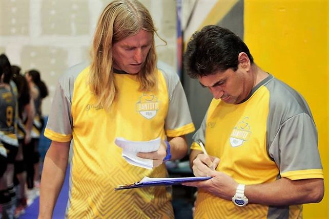 El entrenador Jacob y el presidente de Santo Tom&eacute; V&oacute;ley