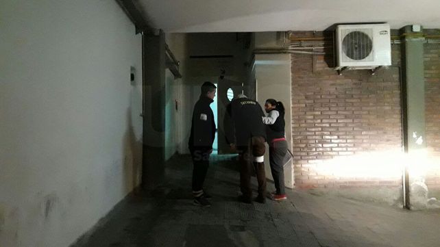 El hombre baleado ingresando a la guardia del Cullen.