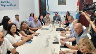 Captura de la primera reunión paritaria entre los gremios docentes y el gobierno provincial durante enero de 2024.