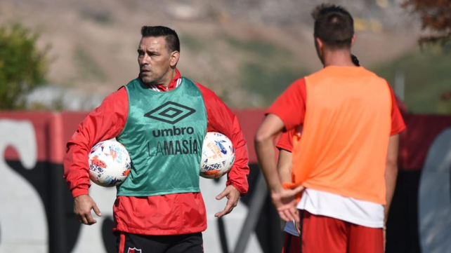 Gamboa se mostró muy activo durante la prolongada jornada en Bella Vista.