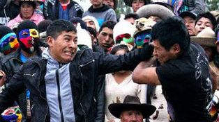 La curiosa tradición de una ciudad peruana donde se celebra Navidad a los golpes y patadas