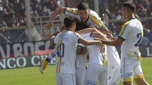 El que está en el medio es Malcorra, el del gol ante San Lorenzo.