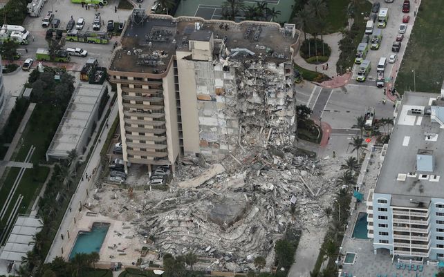 El derrumbe de un edificio en Miami en imágenes