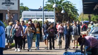 Rosario recibe una importante cantidad de turistas durante los feriados largos.