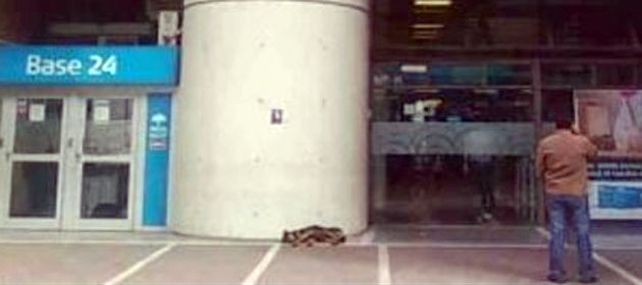 Las primeras averiguaciones indicaban que los delincuentes ingresaron al edificio por unas cocheras que dan a calle San Jerónimo