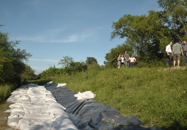 Crecida del Paraná: el intendente estuvo en Colastiné Sur