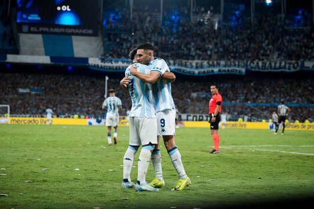 Racing festejó en su casa.