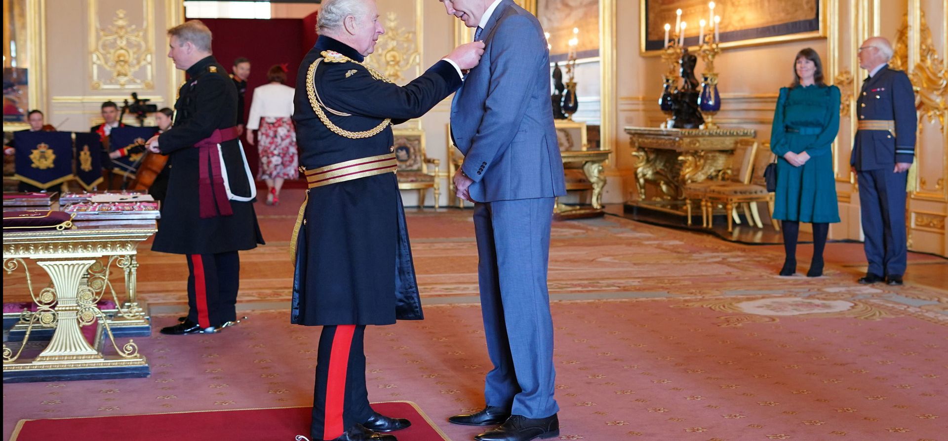 Robert Baxter, Director de Rugby en Exeter Chiefs, es nombrado OBE (Oficial de la Orden del Imperio Británico) por el Príncipe Carlos de Gran Bretaña en el Castillo de Windsor, el martes 1 de febrero de 2022.