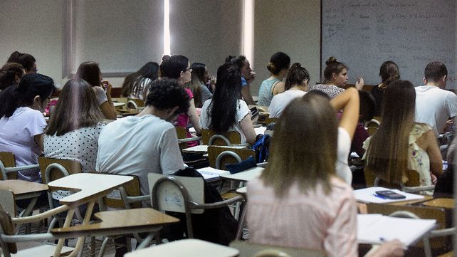 Universitarios se manifiestan a favor de una nueva ley de educación superior