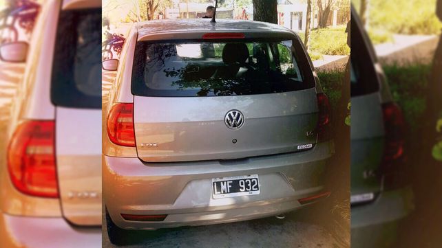 Recuperado. El auto fue abandonado por los delincuentes en la esquina de Matheu y Tacuarí.