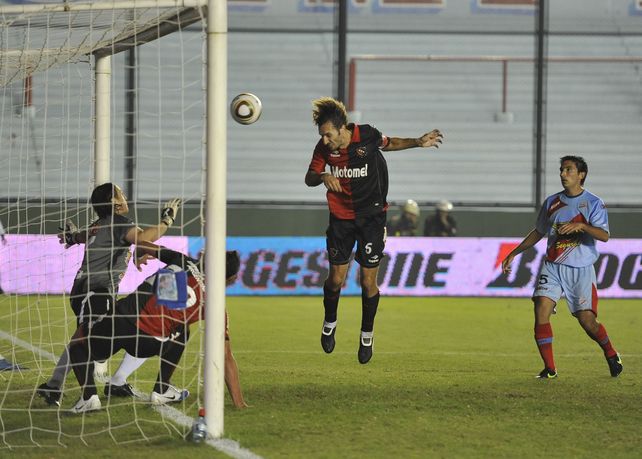 Gol de Schiavi a Arsenal en Sarandí