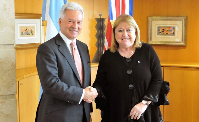 Nuevo rumbo. &nbsp;El vicecanciller británico y Malcorra refrendaron el pacto.