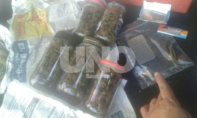 Viajaba en su auto con marihuana, una balanza y 17 cartuchos