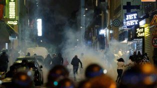 Francia: una colecta en apoyo al policía que mató a un adolescente ya juntó más de 700.000 euros