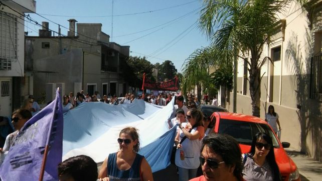 Docentes de Agmer se manifestaron en toda la provincia